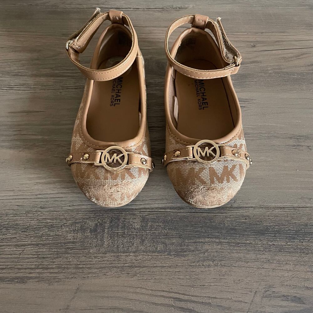 Michael Kors Jinny 3 Toddler Ballet Flats 7 Tan MK Logo Monogram Gold Charm
